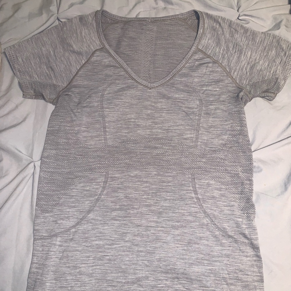 lululemon v-neck short sleeve swiftly top